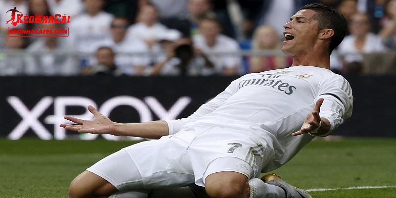 Ronaldo đến Real Madrid và ẵm về hàng loạt danh hiệu cao quý